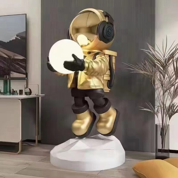 Creative Golden Fiberglass Astronaut Ornament Floor Lamp