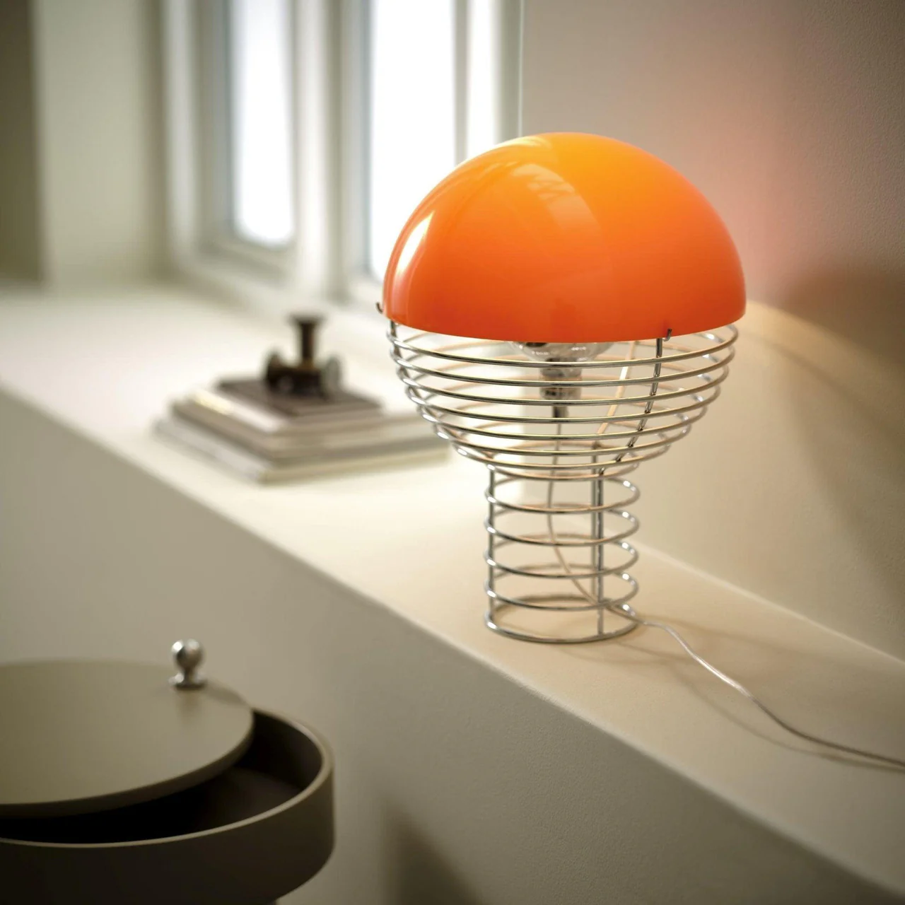 Postmodern Minimalist Creative Study Acrylic Desk Light Metal Spring Decorative Table Lamp E27