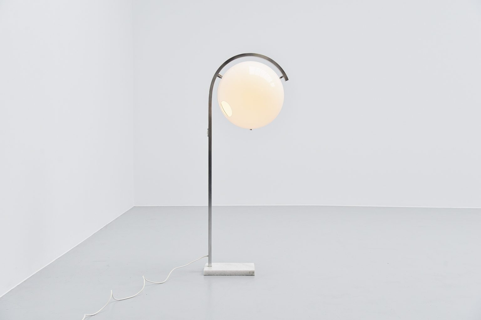 Fashion Creative Arc Shaped Lamp Arm Spherical Lampshade Bedroom Floor Lamp E27