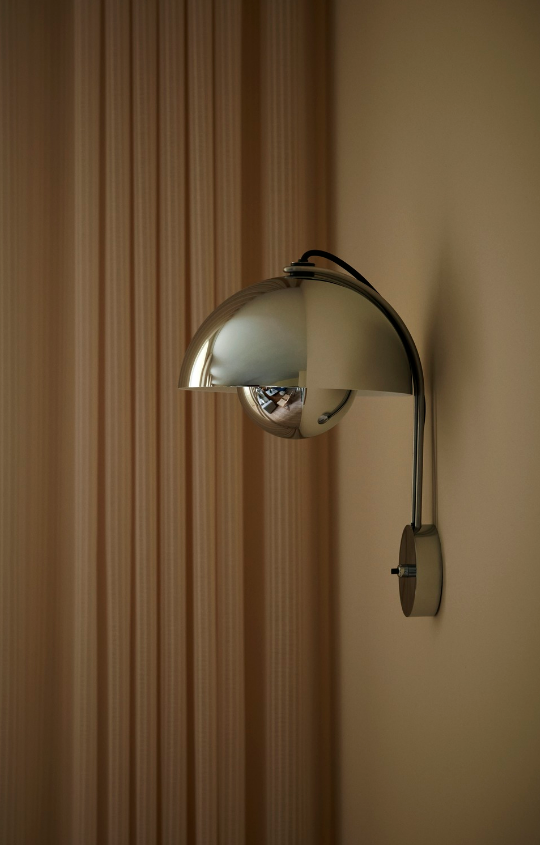Flower Pot Indoor Wall Lamp VP8